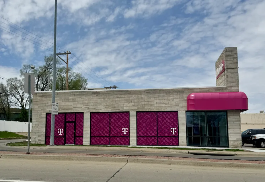 Exterior photo of T-Mobile Store at 48th St & O St, Lincoln, NE 