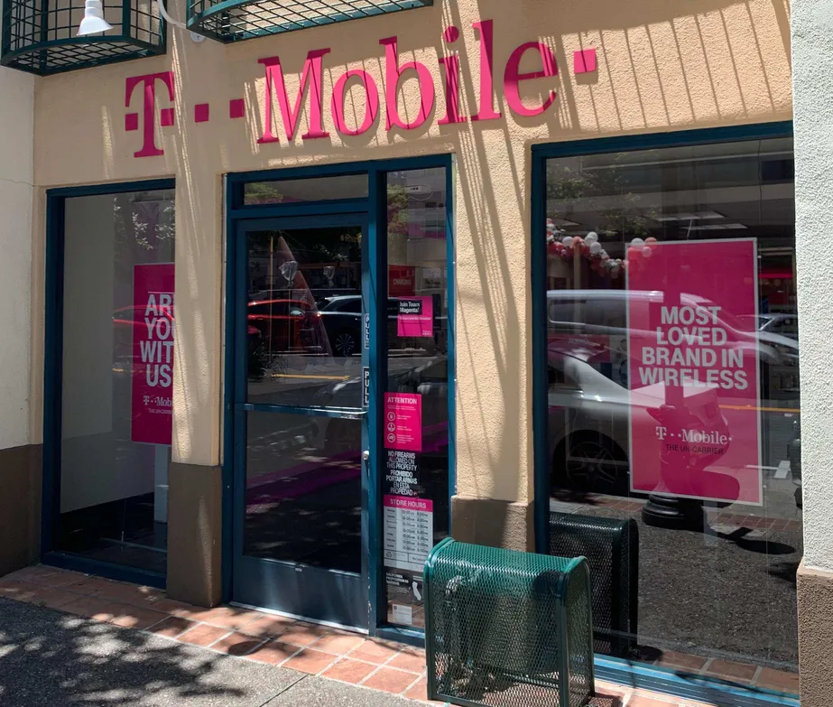 Exterior photo of T-Mobile Store at 165 University Avenue Mall, Palo Alto, CA