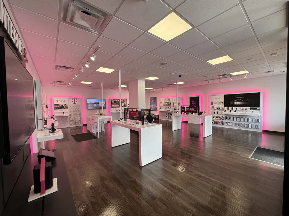  Interior photo of T-Mobile Store at Thurmont Plaza, Thurmont, MD 
