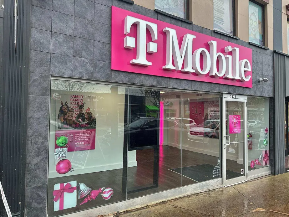 Exterior photo of T-Mobile Store at Murray & Forbes, Pittsburgh, PA