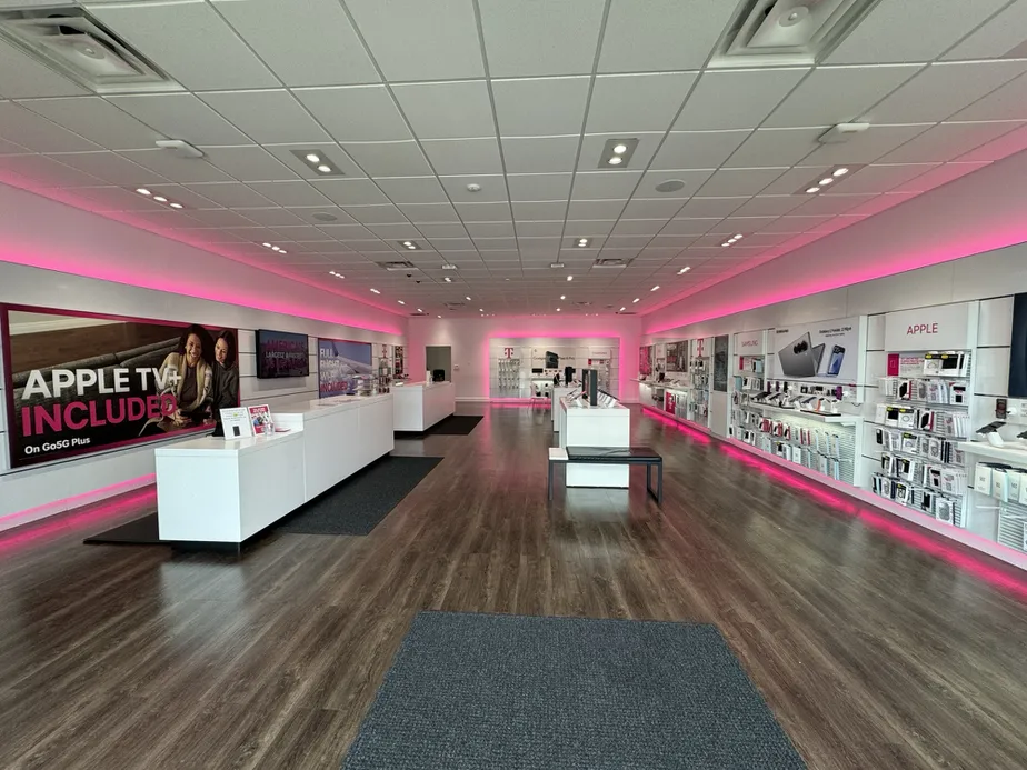  Interior photo of T-Mobile Store at Mahoning & Canfield, Austintown, OH 