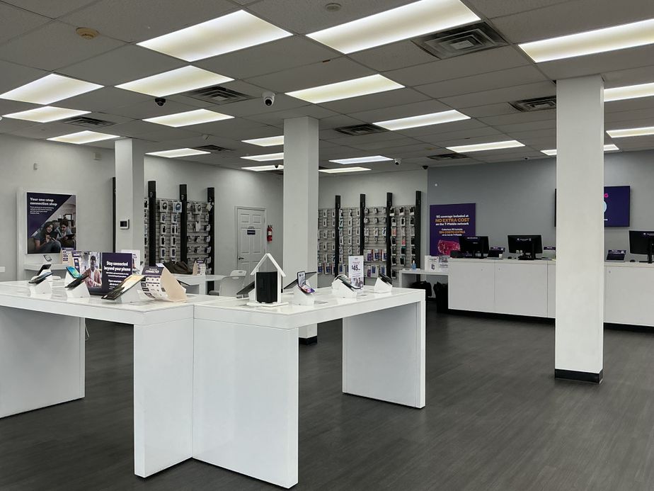 Metro by T-Mobile 196 E Front St - 196 E Front St 