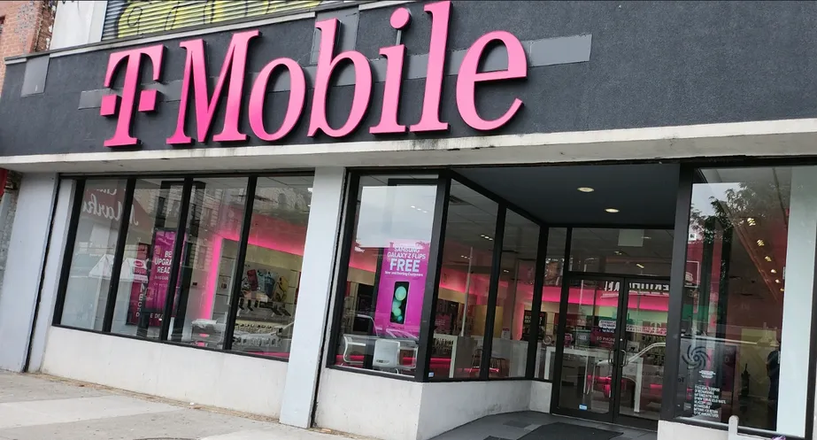 Exterior photo of T-Mobile Store at Fulton & Nostrand, Brooklyn, NY