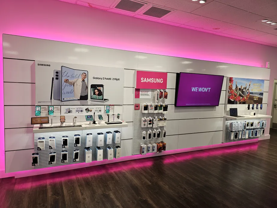  Interior photo of T-Mobile Store at Lahaina Gateway, Lahaina, HI 