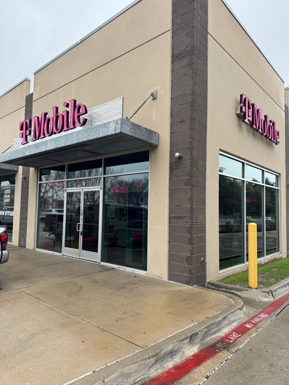 Exterior photo of T-Mobile Store at Inwood Rd & Lemmon Ave, Dallas, TX