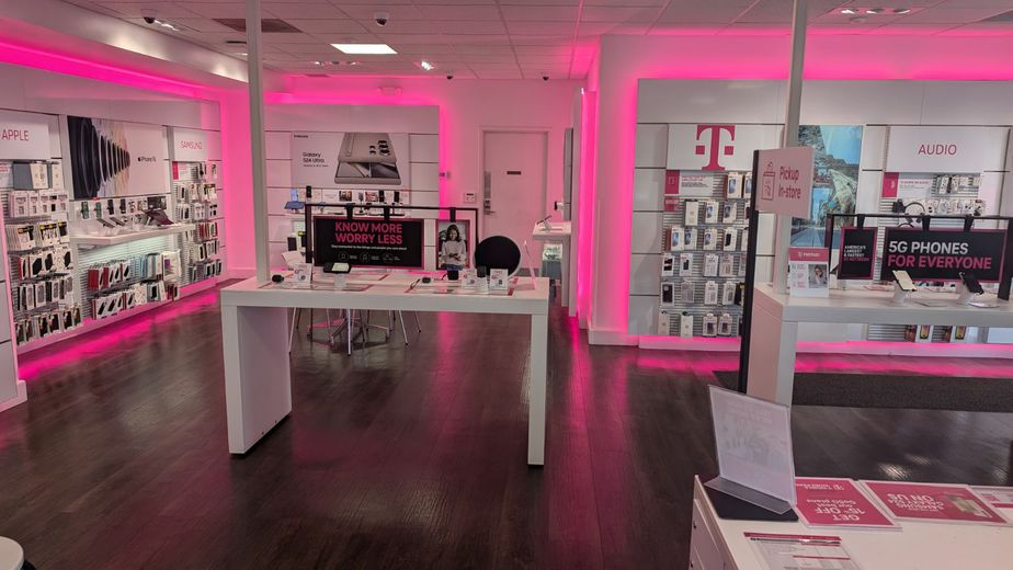 Interior photo of T-Mobile Store at Great East Plaza, Niles, OH