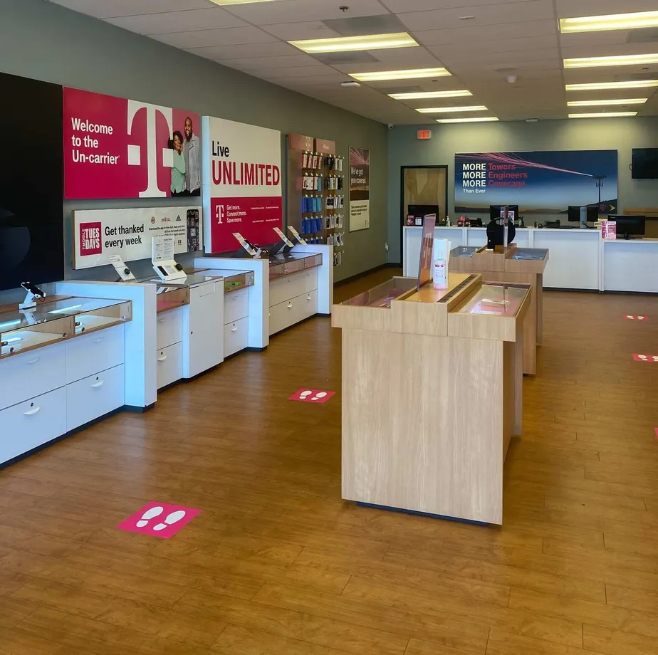 Foto del interior de la tienda T-Mobile en 9th St & NW Division Pl, Corvallis, OR
