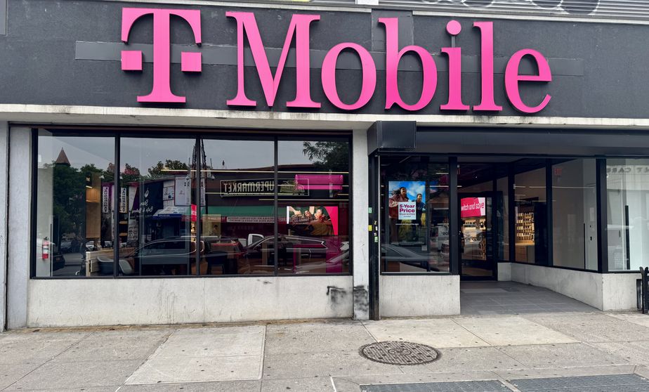 Exterior photo of T-Mobile Store at Fulton & Nostrand, Brooklyn, NY