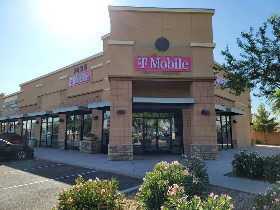  Exterior photo of T-Mobile store at W Lower Buckeye Rd & S 75th Ave, Phoenix, AZ 