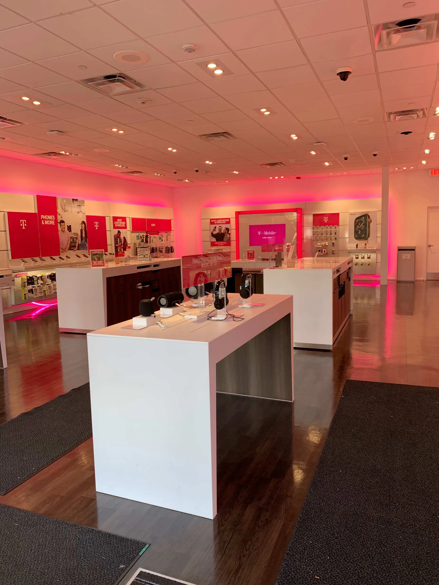 T-Mobile Mansfield Crossing | Mansfield, MA
