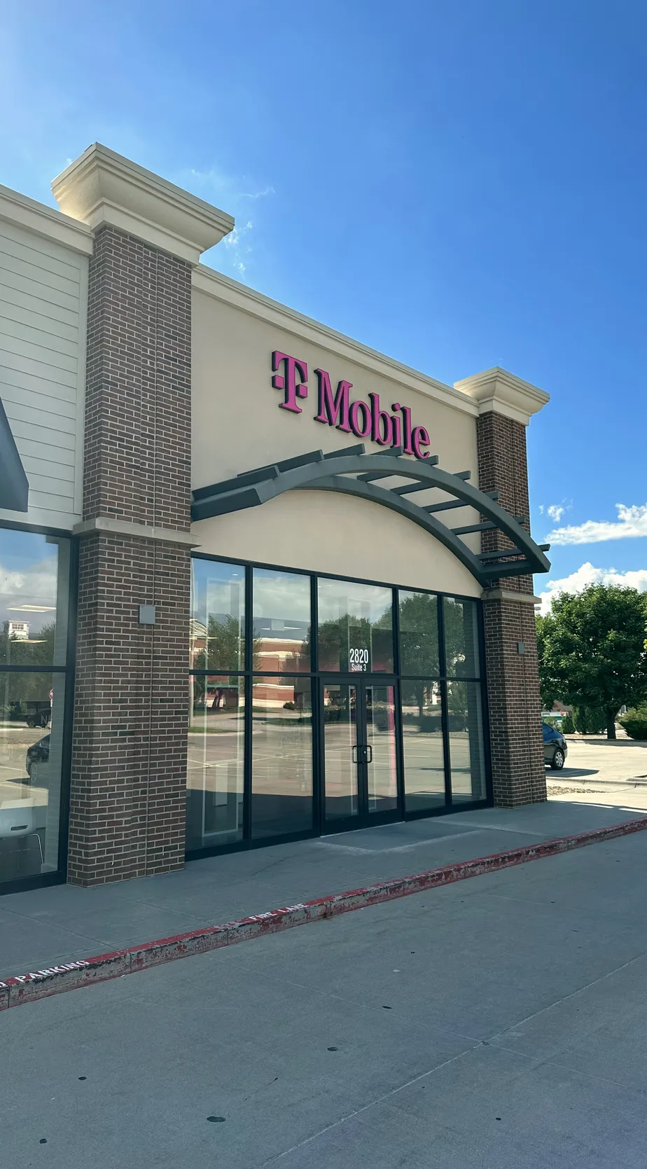  Exterior photo of T-Mobile Store at Pine Lake Rd & S 27th St, Lincoln, NE 