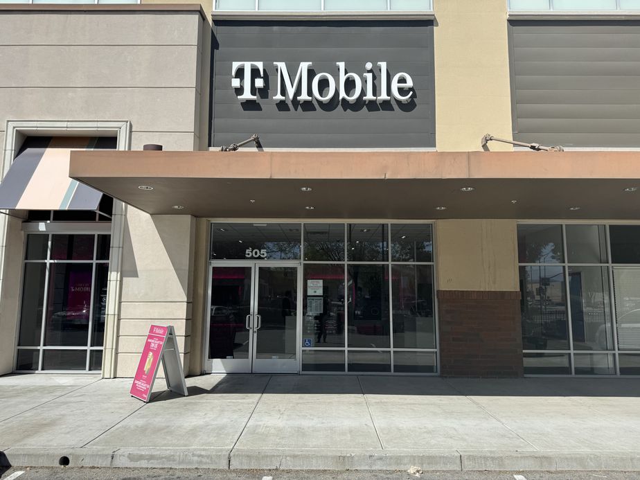 Exterior photo of T-Mobile Store at Hamilton & Hwy 17, Campbell, CA