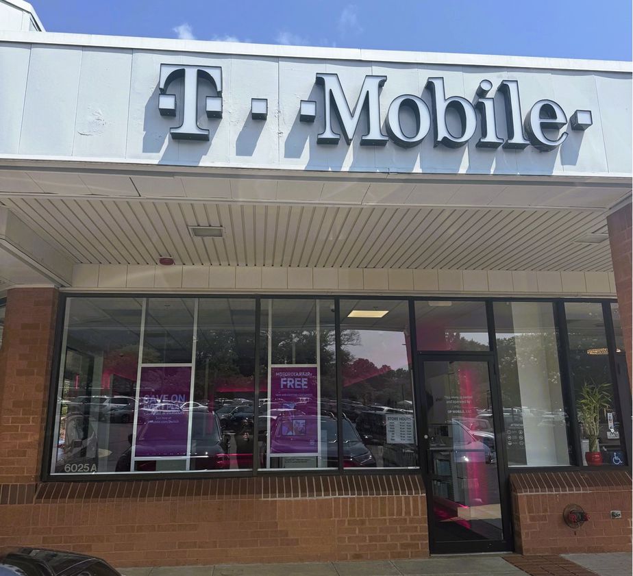 Exterior photo of T-Mobile Store at Burke Town Center, Burke, VA