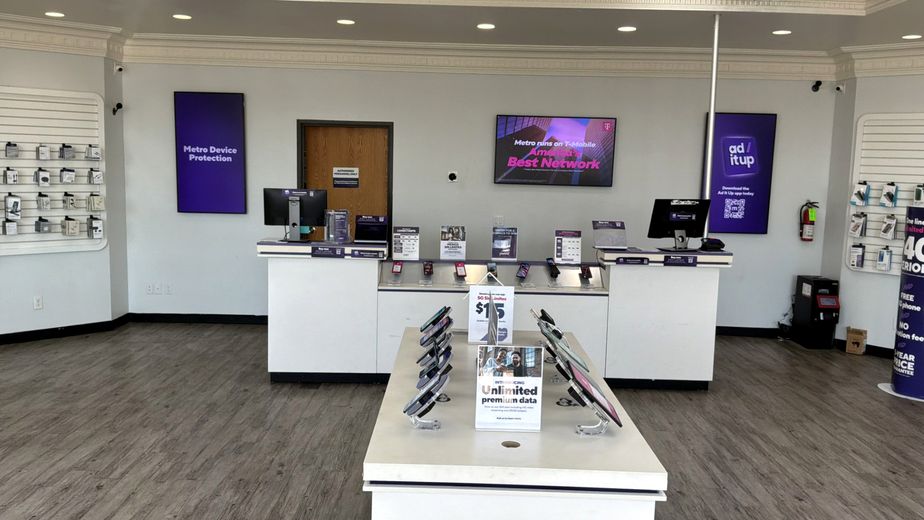 Metro by T-Mobile 2737 8th Ave - 2737 8th Ave 