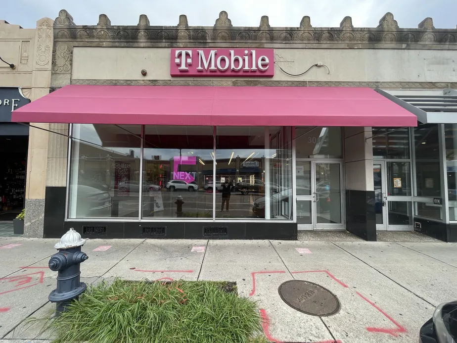  Exterior photo of T-Mobile Store at Coolidge Corner, Brookline, MA 