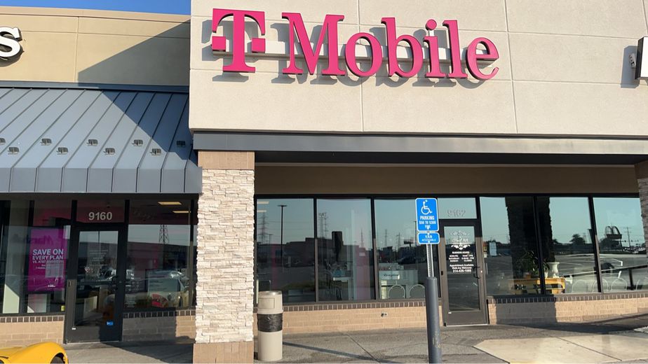 Exterior photo of T-Mobile Store at Overland Plaza, Overland, MO