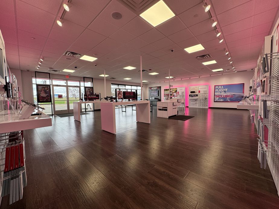 Interior photo of T-Mobile Store at Bemidji Commons, Bemidji, MN