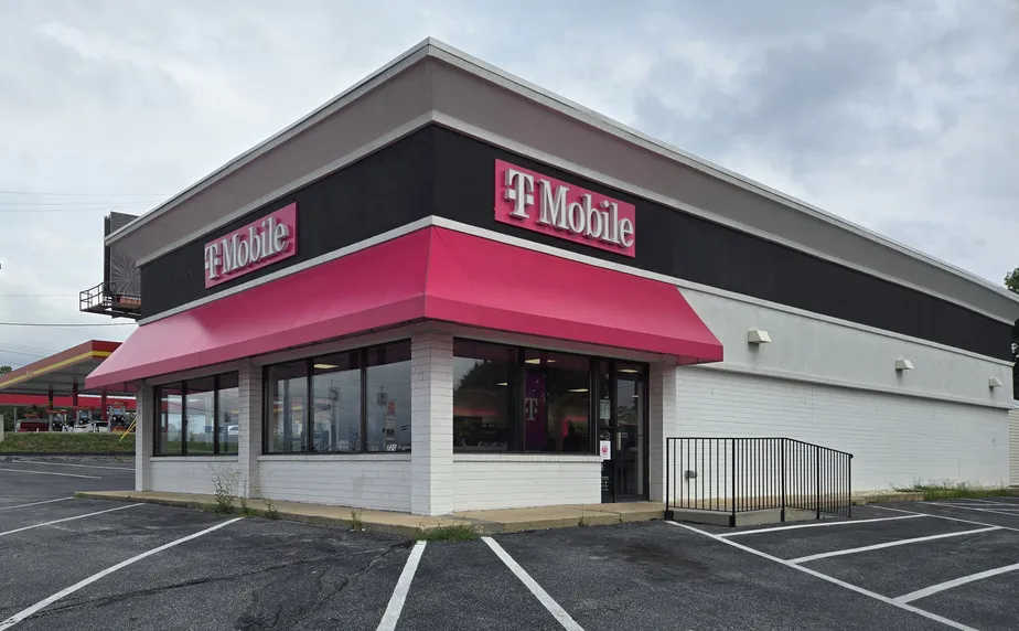 Exterior photo of T-Mobile Store at Loucks & Pennsylvania, York, PA 
