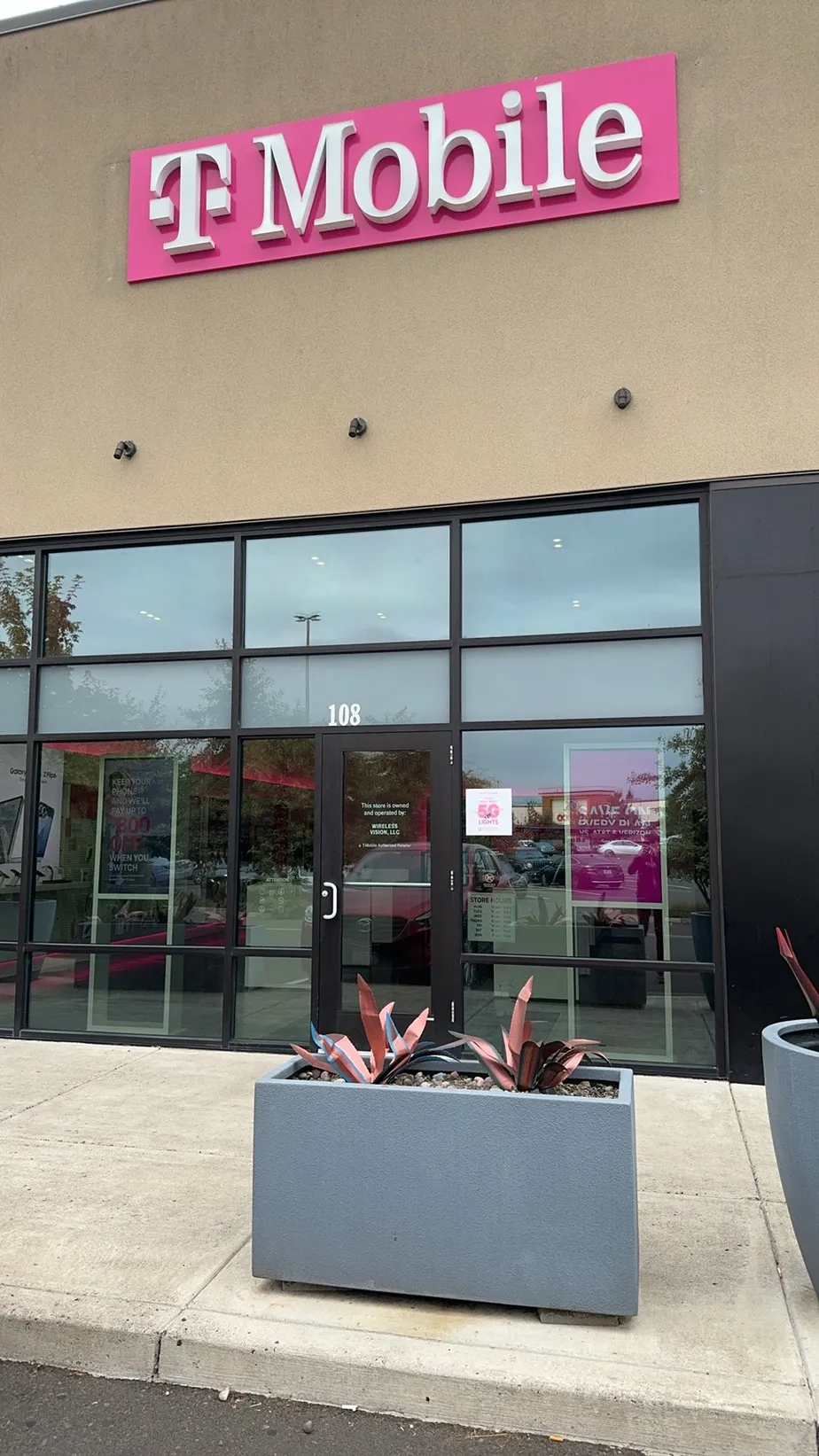  Exterior photo of T-Mobile Store at Gateway Mall, Springfield, OR 