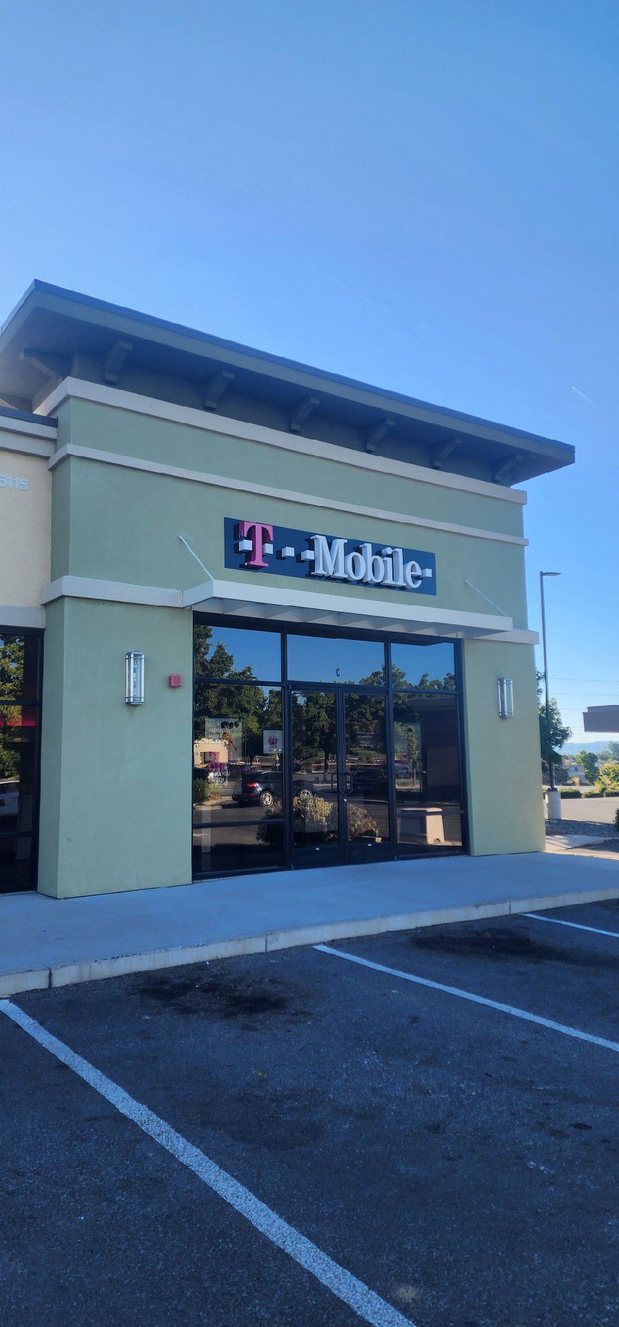 Exterior photo of T-Mobile Store at Mae Anne & McCarran, Reno, NV