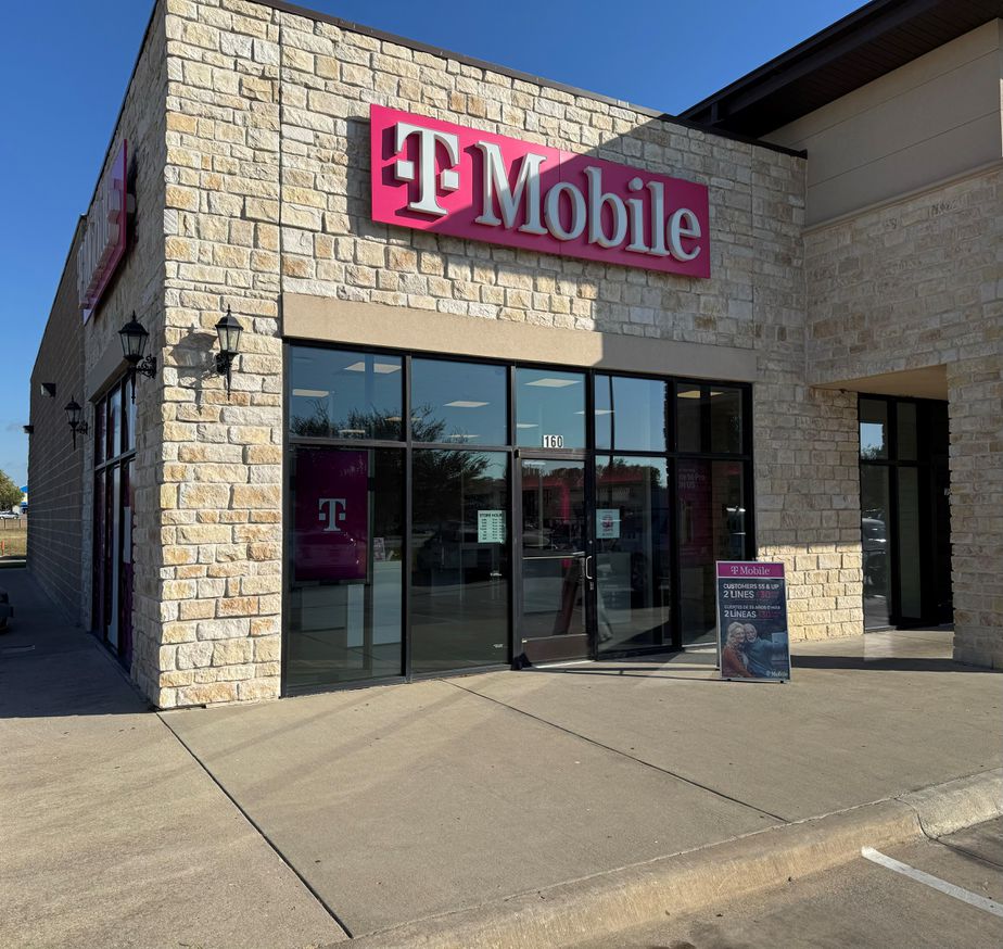 Exterior photo of T-Mobile Store at US Hwy 82 & Lawrence St, Gainesville, TX