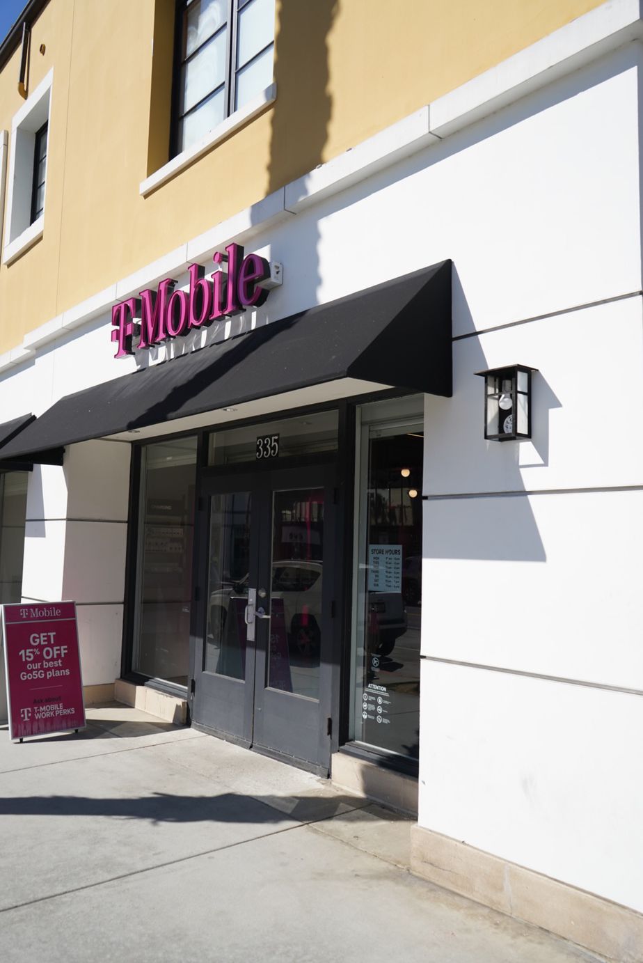 Exterior photo of T-Mobile Store at Wilshire & 4th Street, Santa Monica, CA