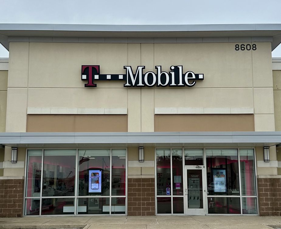 Exterior photo of T-Mobile Store at Hwy 146 & I-10, Baytown, TX