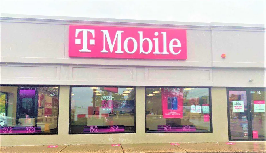 Exterior photo of T-Mobile store at S Route 9w & Zarriello Ln, West Haverstraw, NY