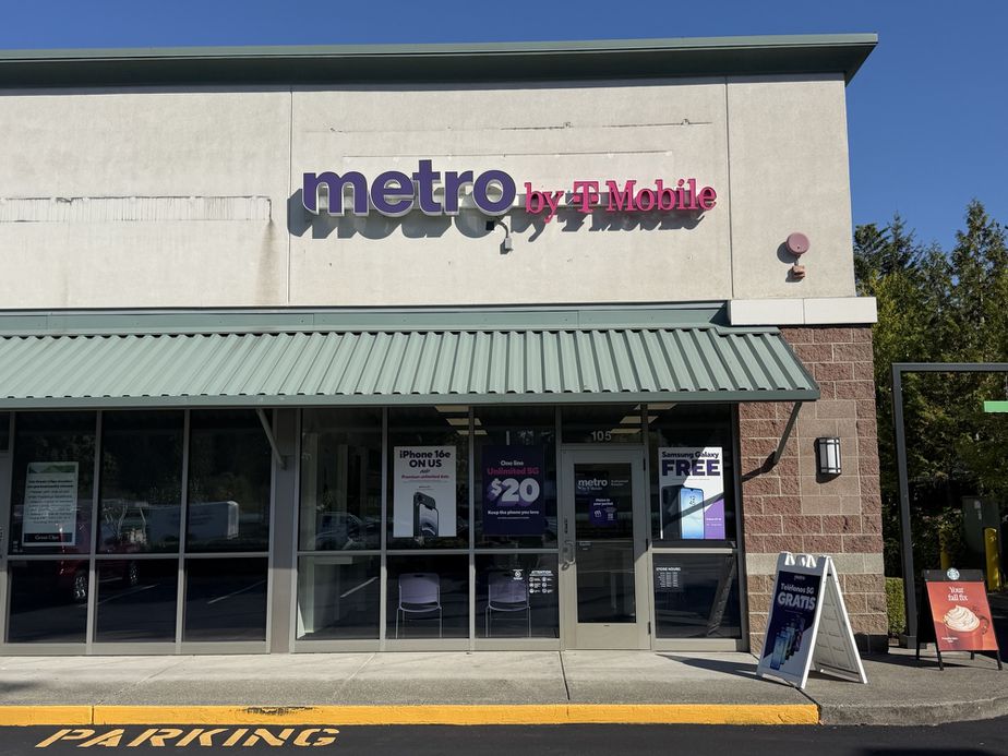 Metro by T-Mobile 11601 Canyon Road E, - 11601 Canyon Road E, 