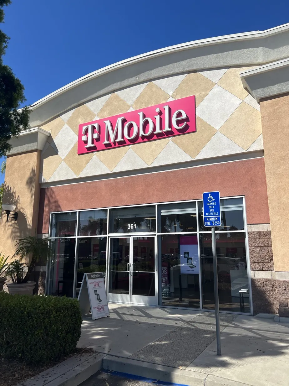 Exterior photo of T-Mobile Store at The Esplanade, Oxnard, CA