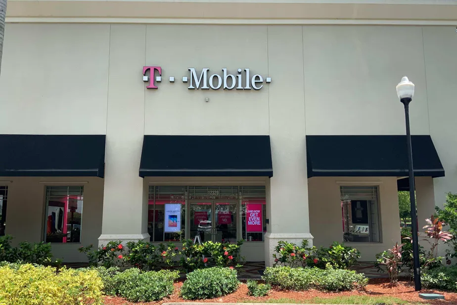 Exterior photo of T-Mobile store at Miramar Pkwy & Flamingo Rd, Miramar, FL