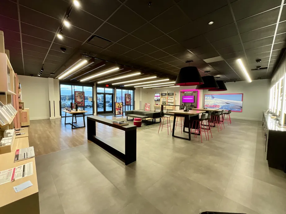  Interior photo of T-Mobile Store at S Oneida St & Willard Dr, Green Bay, WI 