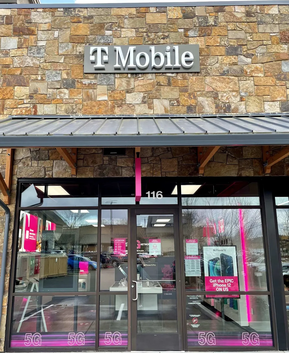 Foto del exterior de la tienda T-Mobile en Se Sunnyside Rd & Se 169th Ave, Happy Valley, OR