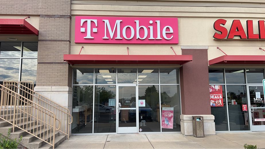 Exterior photo of T-Mobile Store at N Kansas Expy & W Talmage St, Springfield, MO