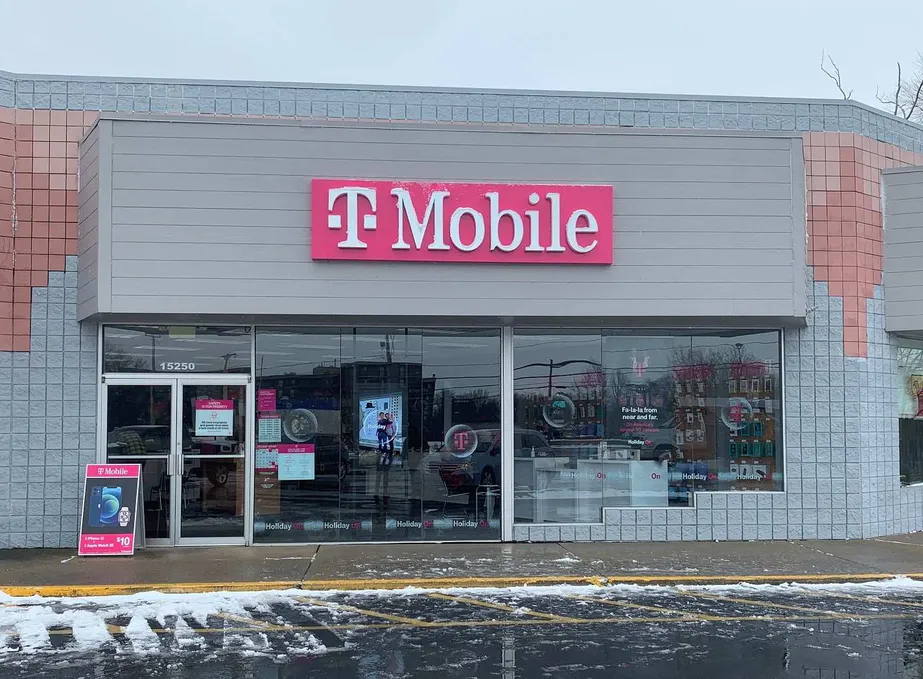 Foto del exterior de la tienda T-Mobile en S Dixie Hwy & Greenwycke Ln, Monroe, MI