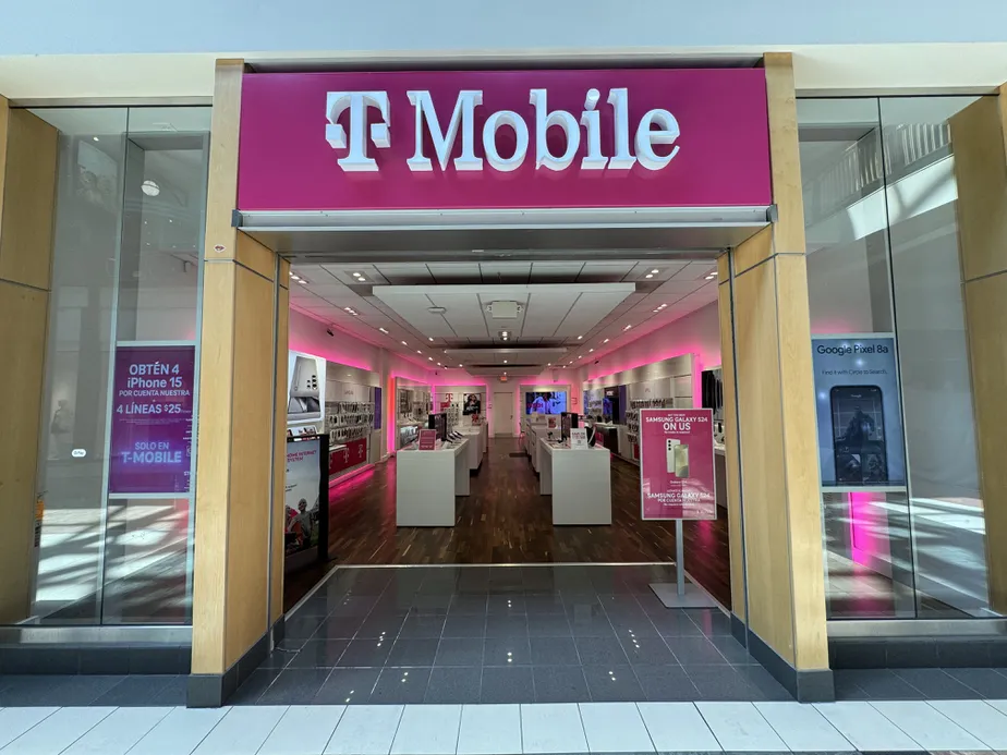  Exterior photo of T-Mobile Store at Dulles Town Center, Sterling, VA 