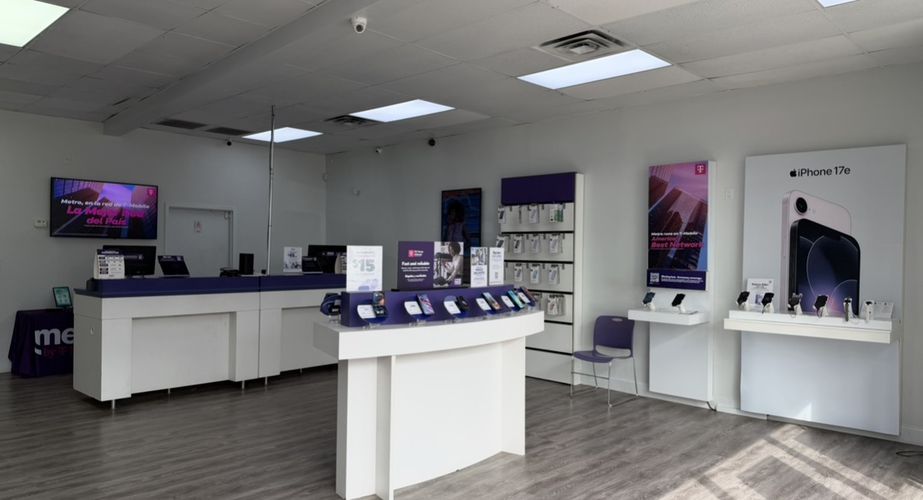 Metro by T-Mobile 8001 Lawndale St - 8001 Lawndale St 