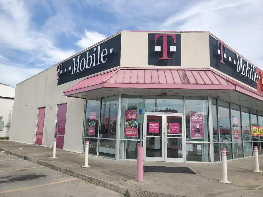 Exterior photo of T-Mobile store at Tidwell Rd & Mesa, Houston, TX