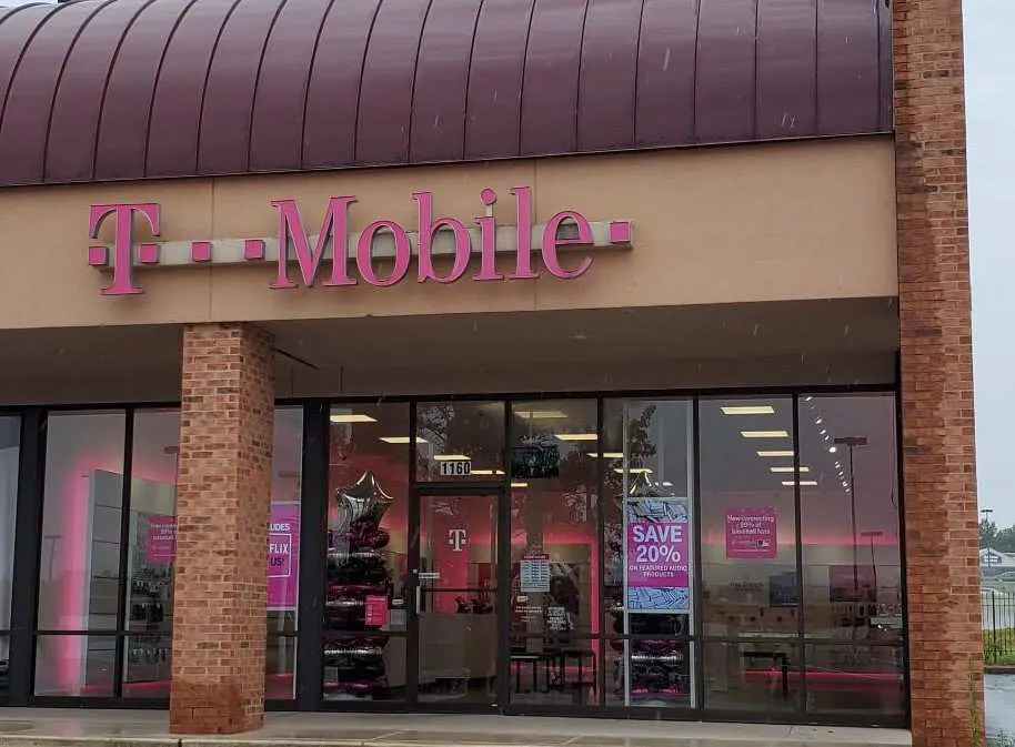 Exterior photo of T-Mobile store at W Gannon & Veterans Blvd, Festus, MO