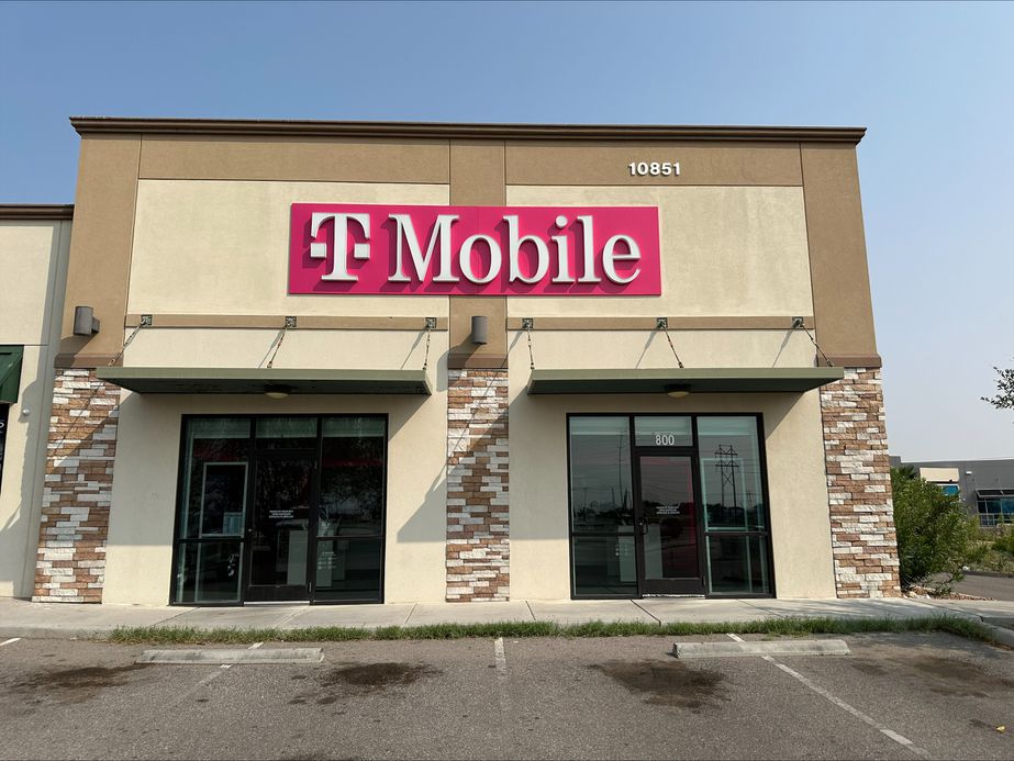 Exterior photo of T-Mobile Store at Gateway South & Loma Del Sur, El Paso, TX