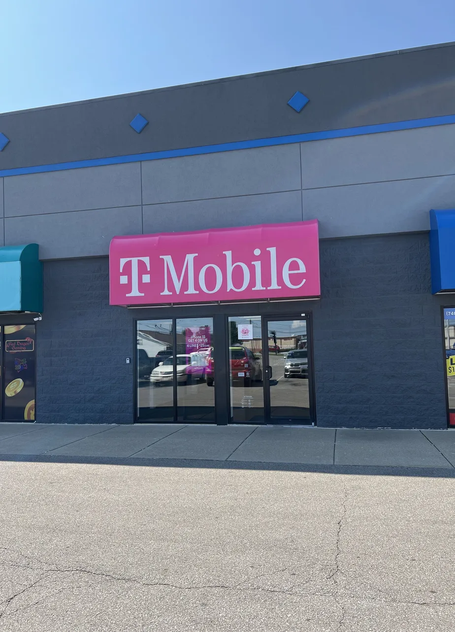  Exterior photo of T-Mobile Store at Mallard Square, Marion, OH 