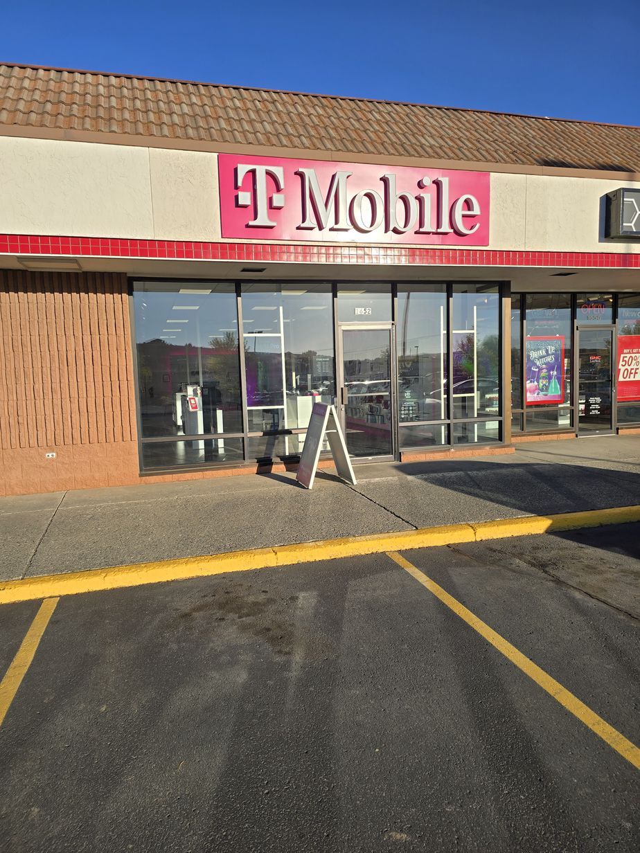Exterior photo of T-Mobile Store at Pullman, S Grand Ave, Pullman, WA