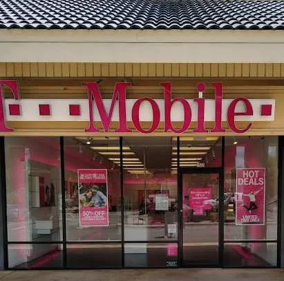 Exterior photo of T-Mobile store at Lpga Boulevard & North Nova Drive, Holly Hill, FL