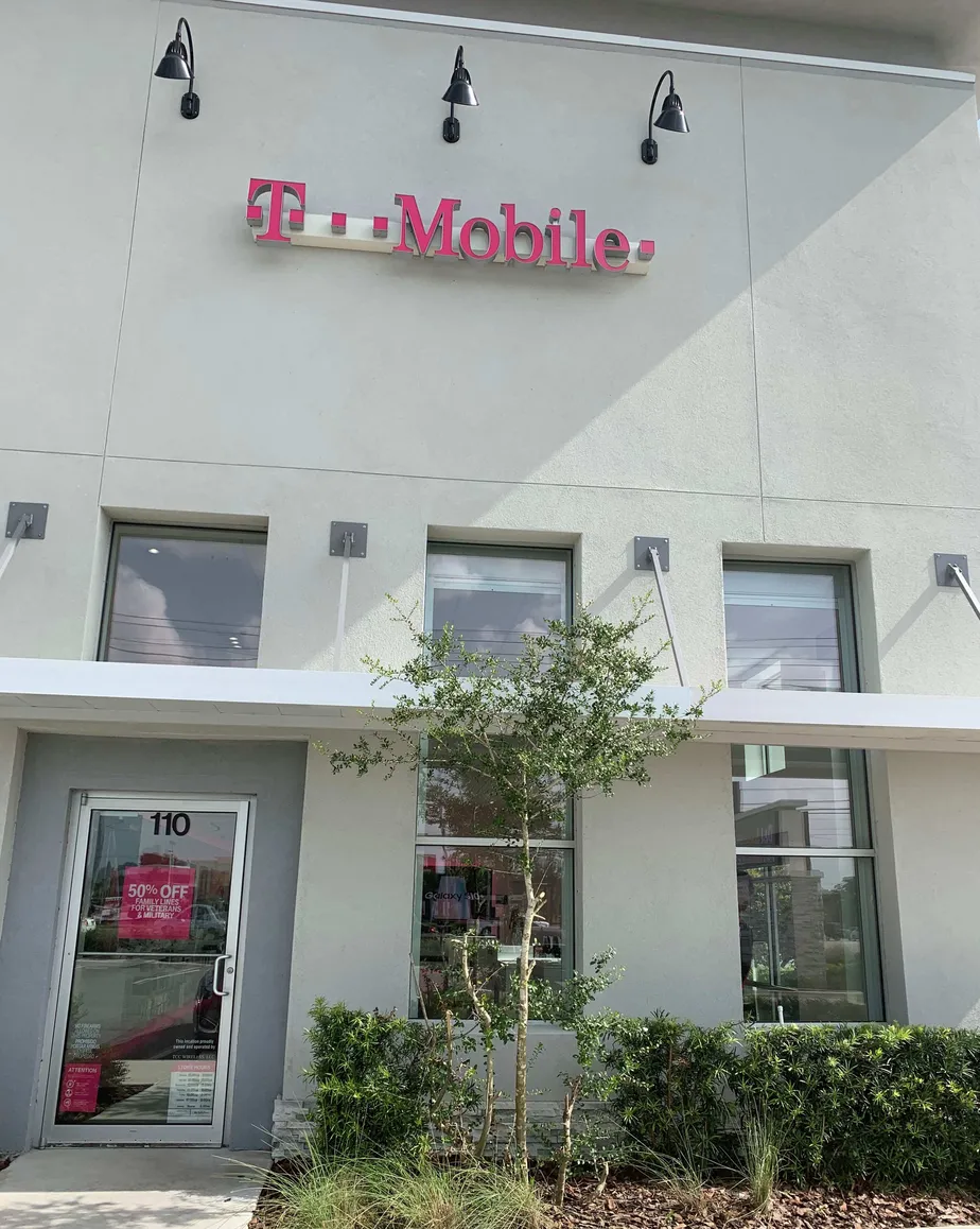 Exterior photo of T-Mobile store at E Colonial Dr & Avalon Park S Blvd, Orlando, FL