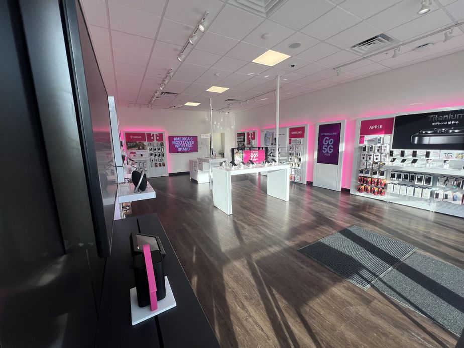 Interior photo of T-Mobile Store at Gallatin Center, Bozeman, MT