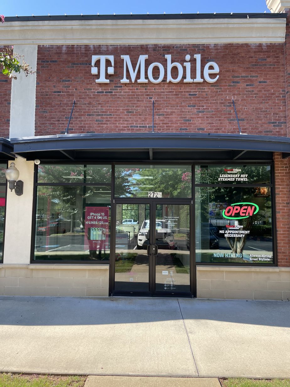 Exterior photo of T-Mobile Store at Hwy 54 & Floy Farr Pkwy, Peachtree City, GA