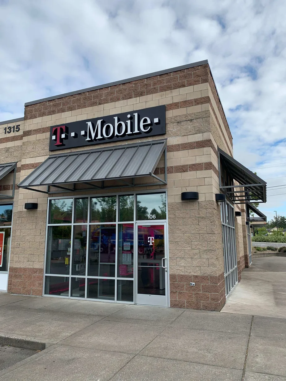 Exterior photo of T-Mobile store at Bakerview & I-5, Bellingham, WA