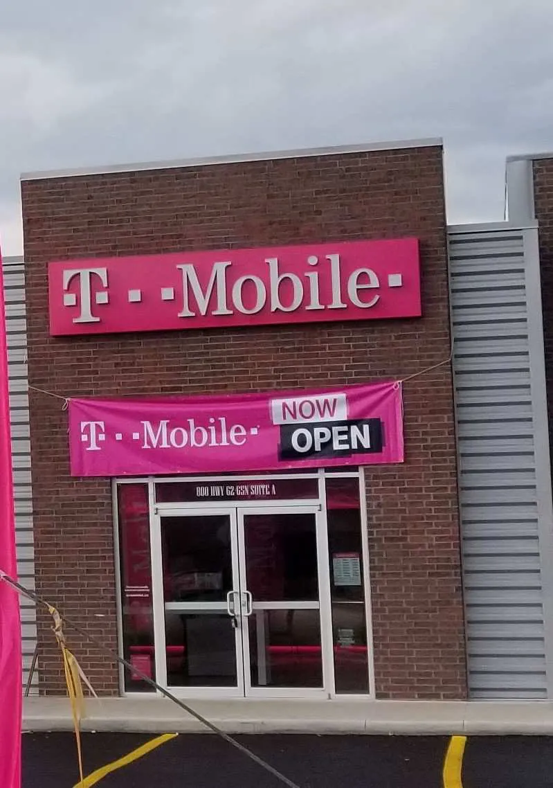  Exterior photo of T-Mobile store at Hwy 65 & Sisco Ave, Harrison, AR 