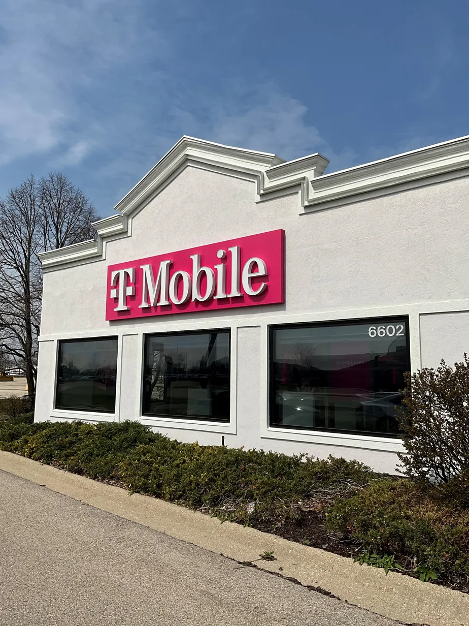  Exterior photo of T-Mobile Store at E State St & Mid America Dr, Rockford, IL 