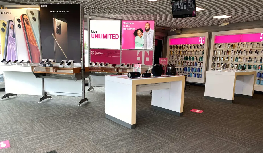 Interior photo of T-Mobile Store at Cicero Ave & 136th St, Crestwood, IL